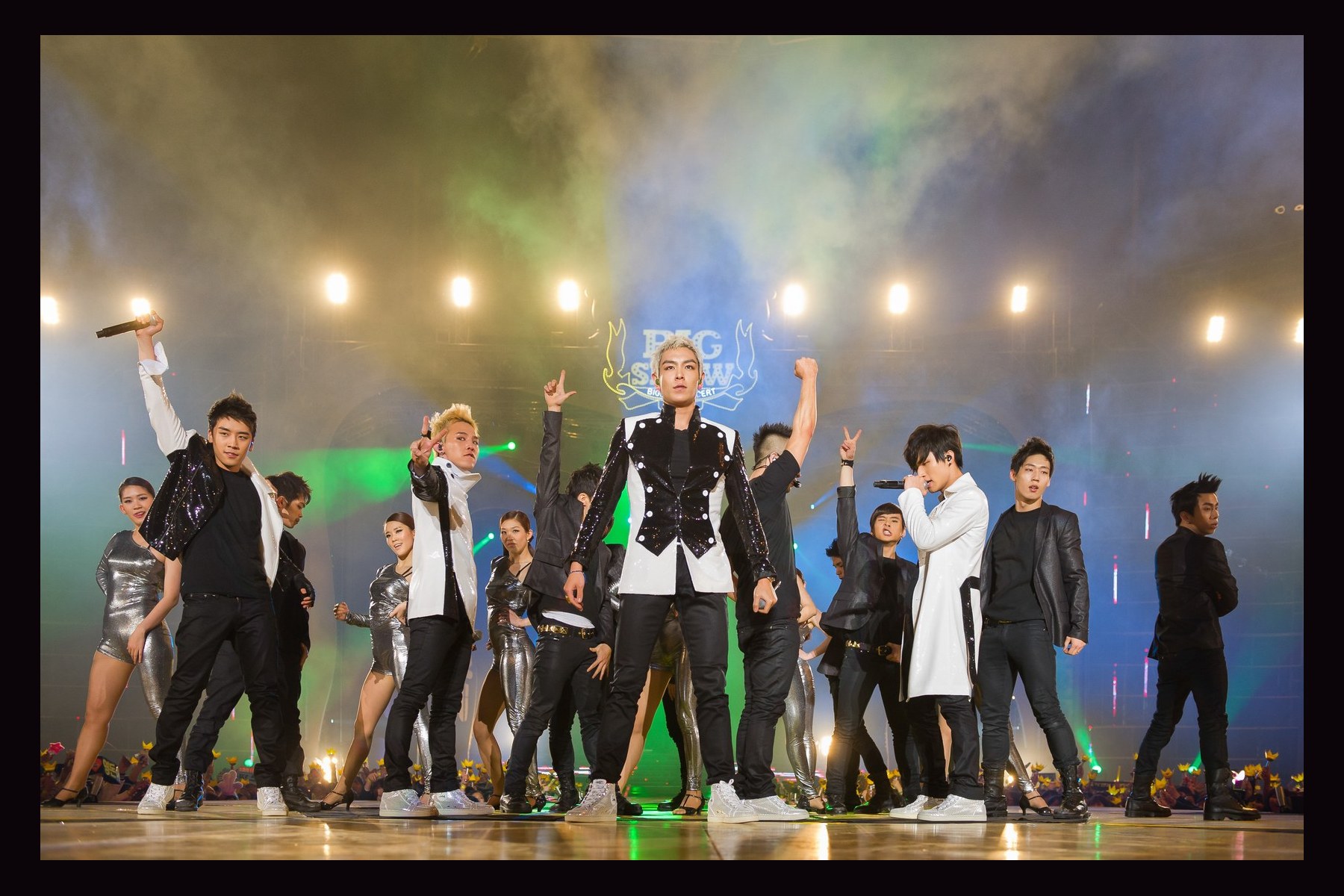 Archive photograph of BIGBANG in 2011; this does not represent the current lineup.