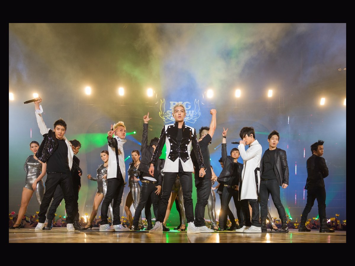 Archive photograph of BIGBANG in 2011; this does not represent the current lineup.