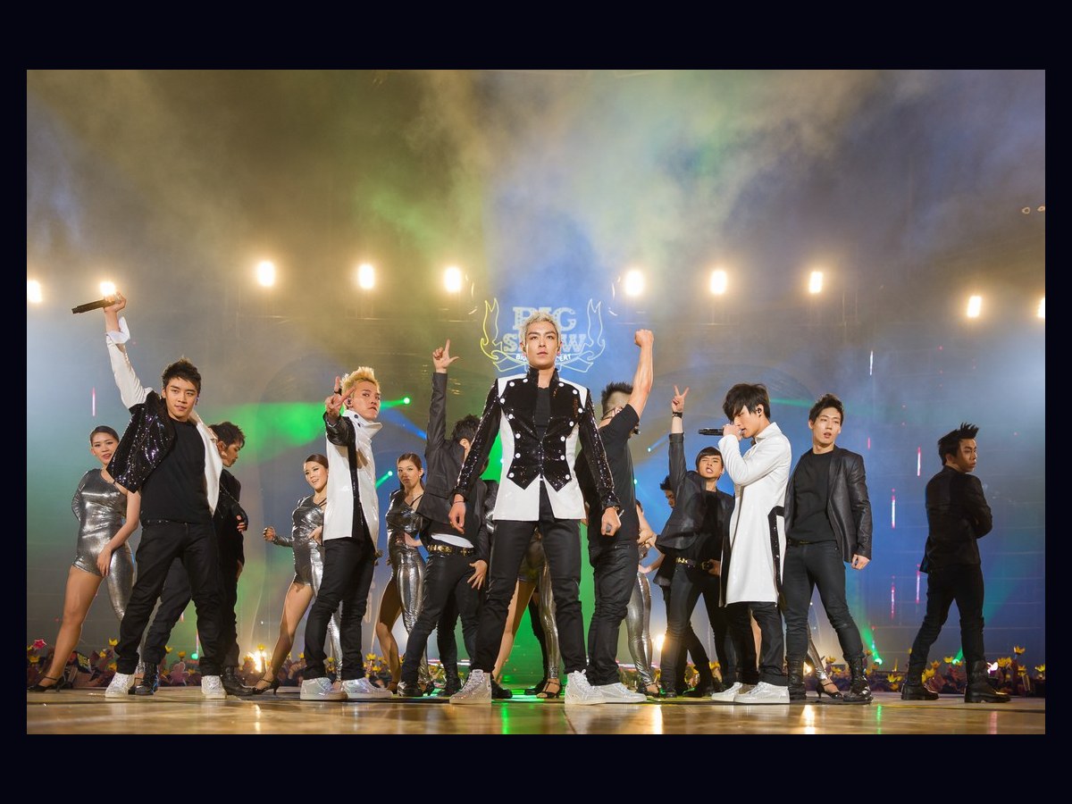 Archive photograph of BIGBANG in 2011; this does not represent the current lineup.
