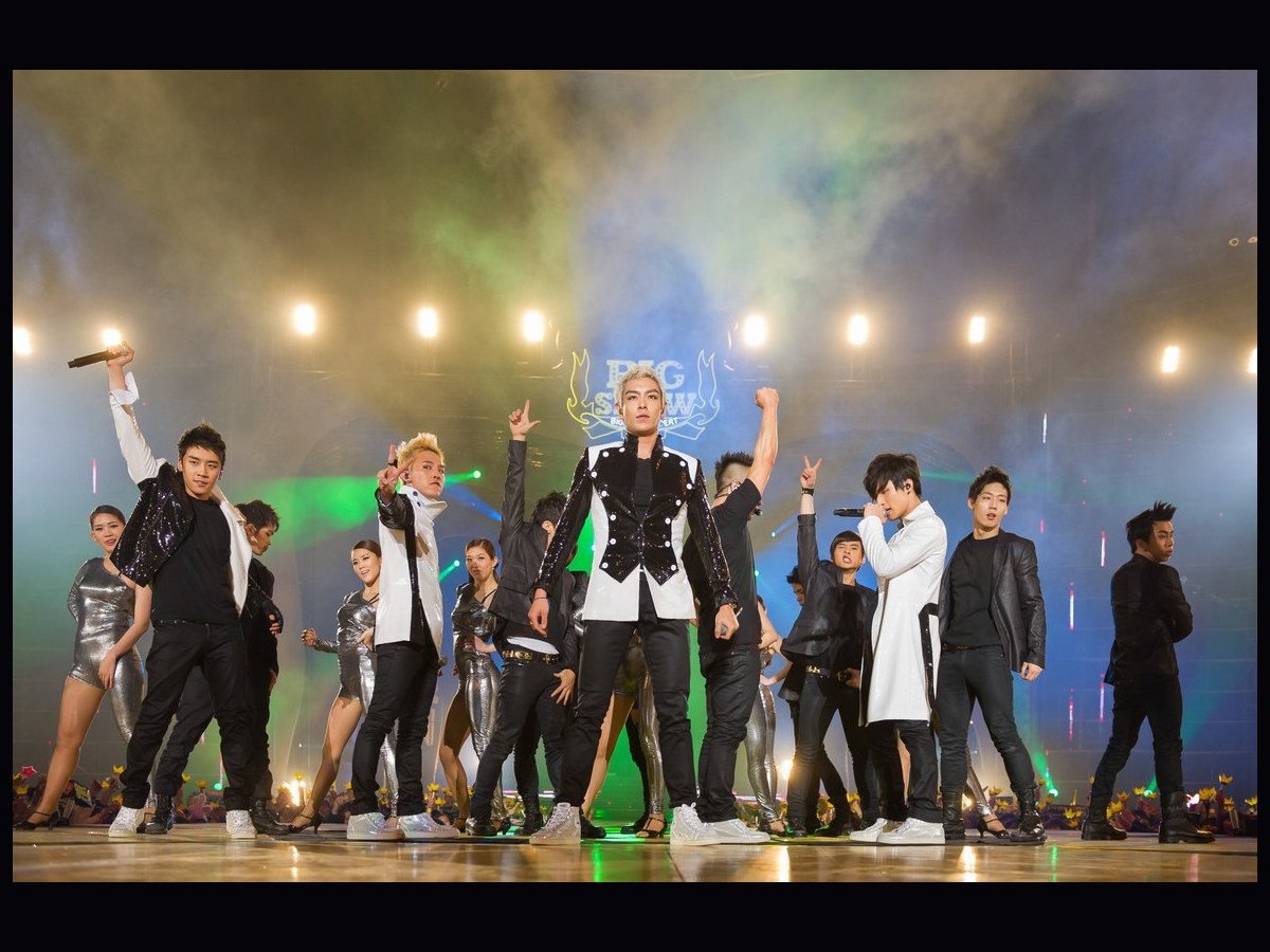 Archive photograph of BIGBANG in 2011; this does not represent the current lineup.