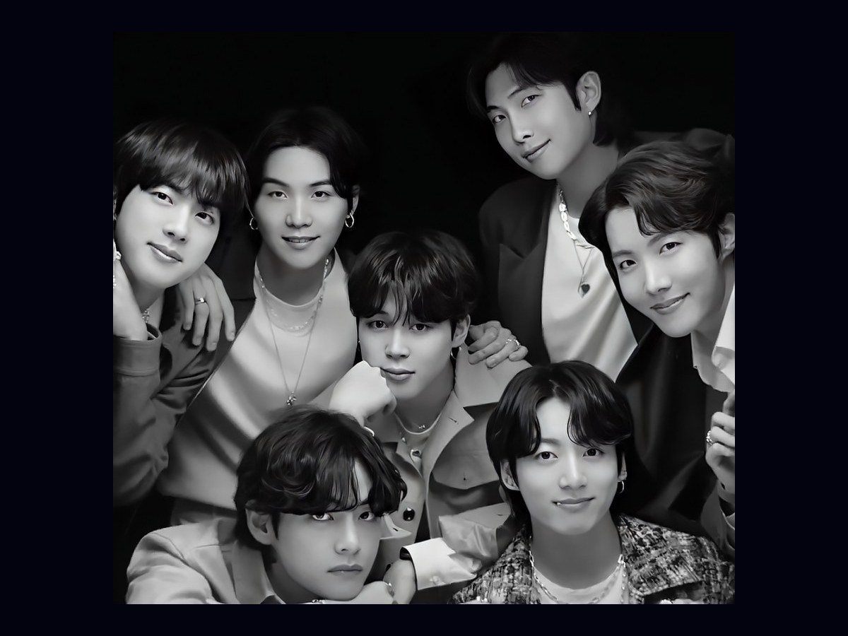 Archive image: BTS in Samsung Galaxy Z Flip 4 advertising material dated September 13, 2022. This is not an ARIRANG tour photograph.