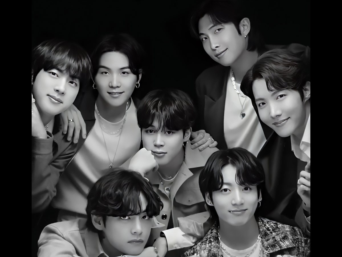 Archive image: BTS in Samsung Galaxy Z Flip 4 advertising material dated September 13, 2022. This is not an ARIRANG tour photograph.