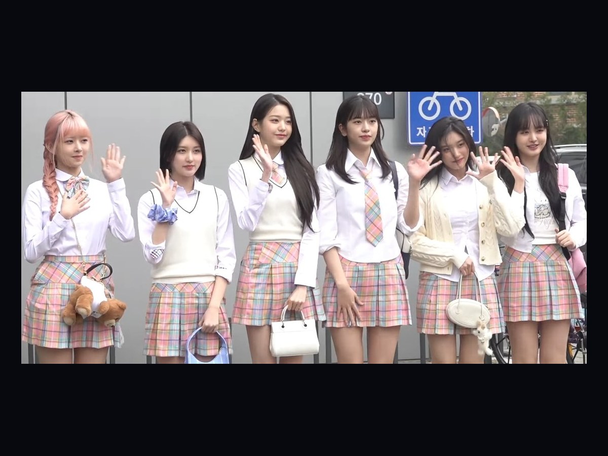 IVE members together in 2023.