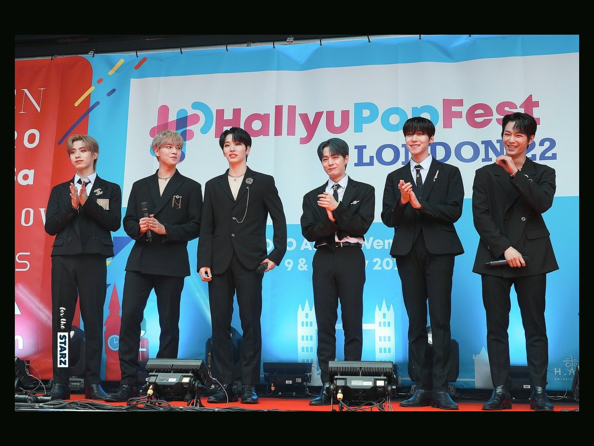 ONEUS at HallyuPopFest London in 2022.